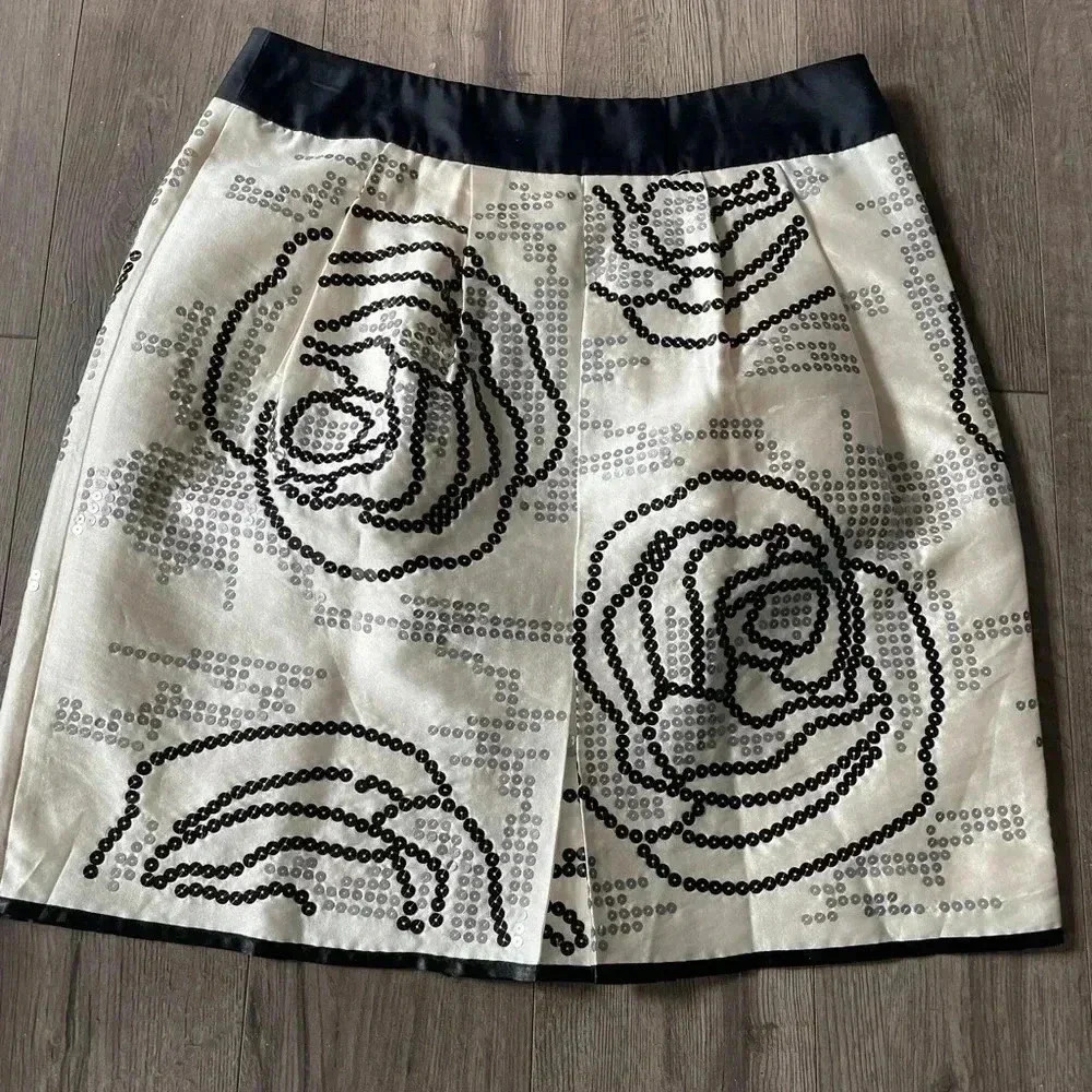 Eccoci White Silk Skirt with Black and Silver Sequins made Floral pattern, US 10